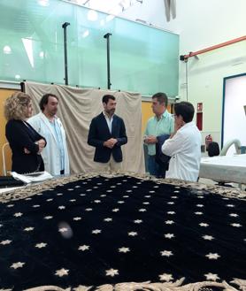 Imagen secundaria 2 - El IAPH restaura el Manto de la Coronación de la Virgen de las Angustias en Vera