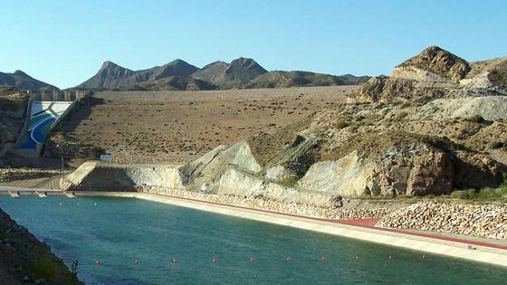 El pantano de Cuevas renueva sus órganos de desagüe para evitar fugas y catástrofes