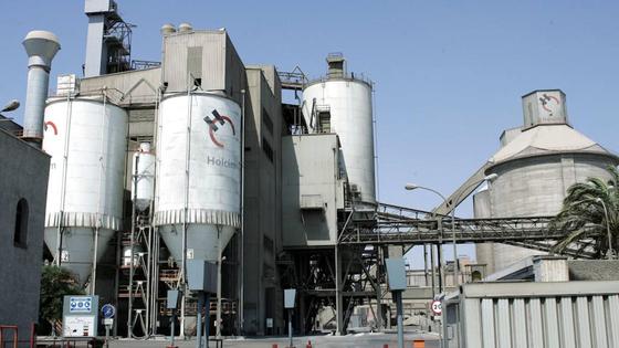 Archivada la investigación por una permuta de terrenos entre Holcim y el Ayuntamiento de Carboneras