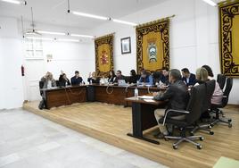 Pleno del Ayuntamiento de Carboneras, con Felipe Cayuela en la Presidencia