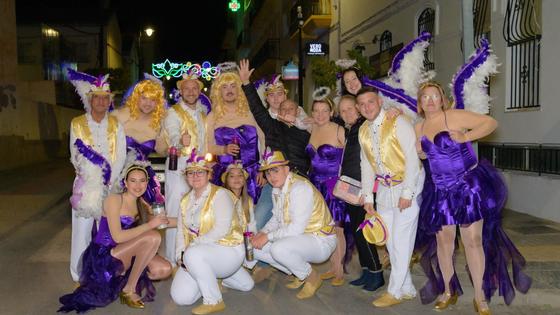 A pesar de las inclemencias meteorológicas, Vera vive por todo lo alto su primer gran desfile de carnaval