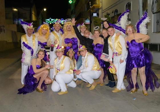 A pesar de las inclemencias meteorológicas, Vera vive por todo lo alto su primer gran desfile de carnaval