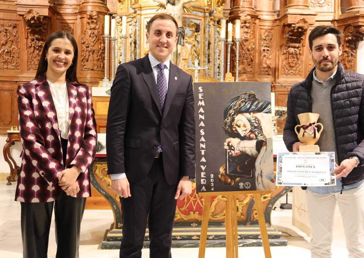 Imagen secundaria 1 - La obra «Misericordia» del artista sevillano Diego Sánchez, anunciará la Semana Santa de Vera
