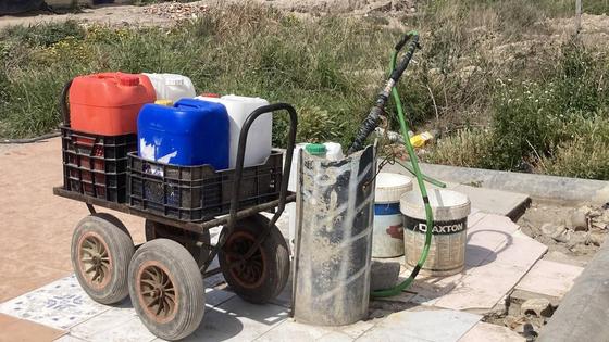 Uno de los asentamientos más grandes de Almería se queda sin agua durante días