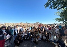 Vera concluye los actos del Día de la Mujer con un viaje al parque temático Puy de Fou y a Toledo