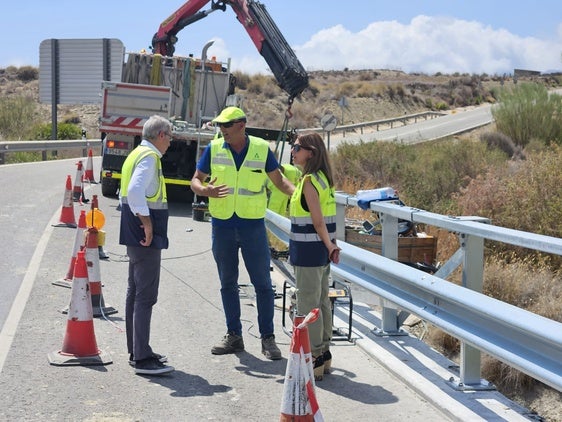 La Junta mejora la seguridad vial de la A-1202 en el municipio de Antas