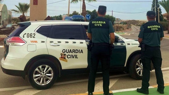Un guardia civil fuera de servicio auxilia a un hombre con síntomas de asfixia en las fiestas de Palomares