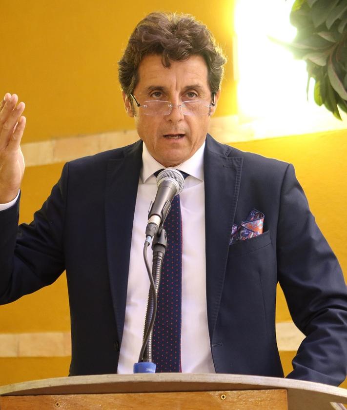 Imagen secundaria 2 - El diestro almeriense Ruiz Manuel vuelve a salir por la puerta grande en Vera con su pregón taurino de la Feria de San Cleofás