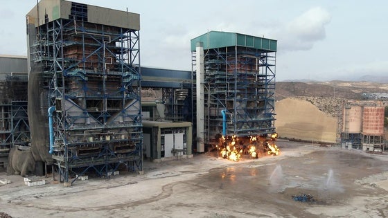Tecnología innovadora en el desmantelamiento de la Térmica con la voladura de una de sus calderas