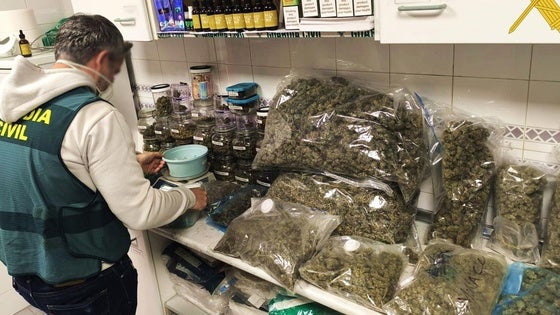 Detenido por vender drogas desde una asociación botánica que usaba como «tapadera» en Mojácar