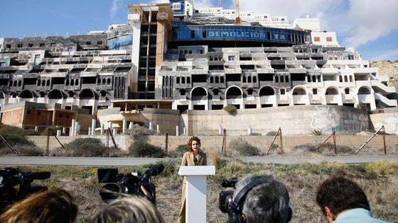 El PP denuncia «deslealtad institucional» sobre El Algarrobico de Montero, que busca «guerra» con la Junta de Andalucía