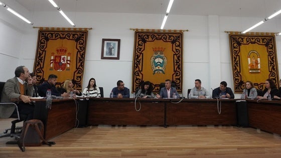 «La parálisis cerebral la tiene usted»: el polémico insulto de un concejal del PSOE de Carboneras en un pleno