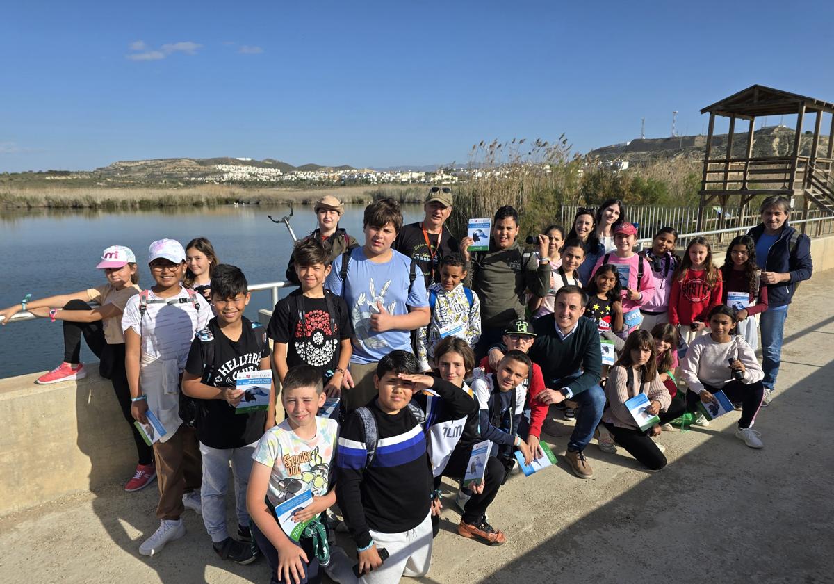 Escolares de Vera exploran el Salar de los Canos en una iniciativa de educación ambiental