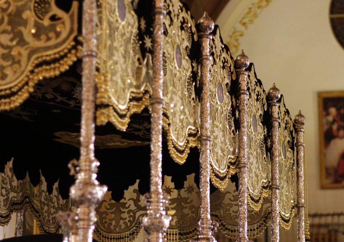 Imagen principal - Nuevo palio de la Santísima Virgen de los Dolores de Pulpí