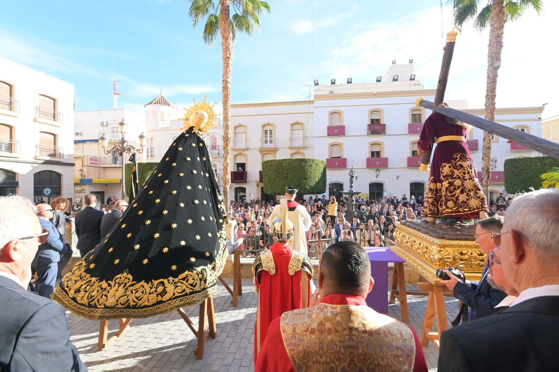 Emotivo Viernes Santo en Vera