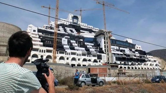 La empresa Azata rechaza la petición de la Junta al TSJA de fijar plazo para revisar la licencia de El Algarrobico