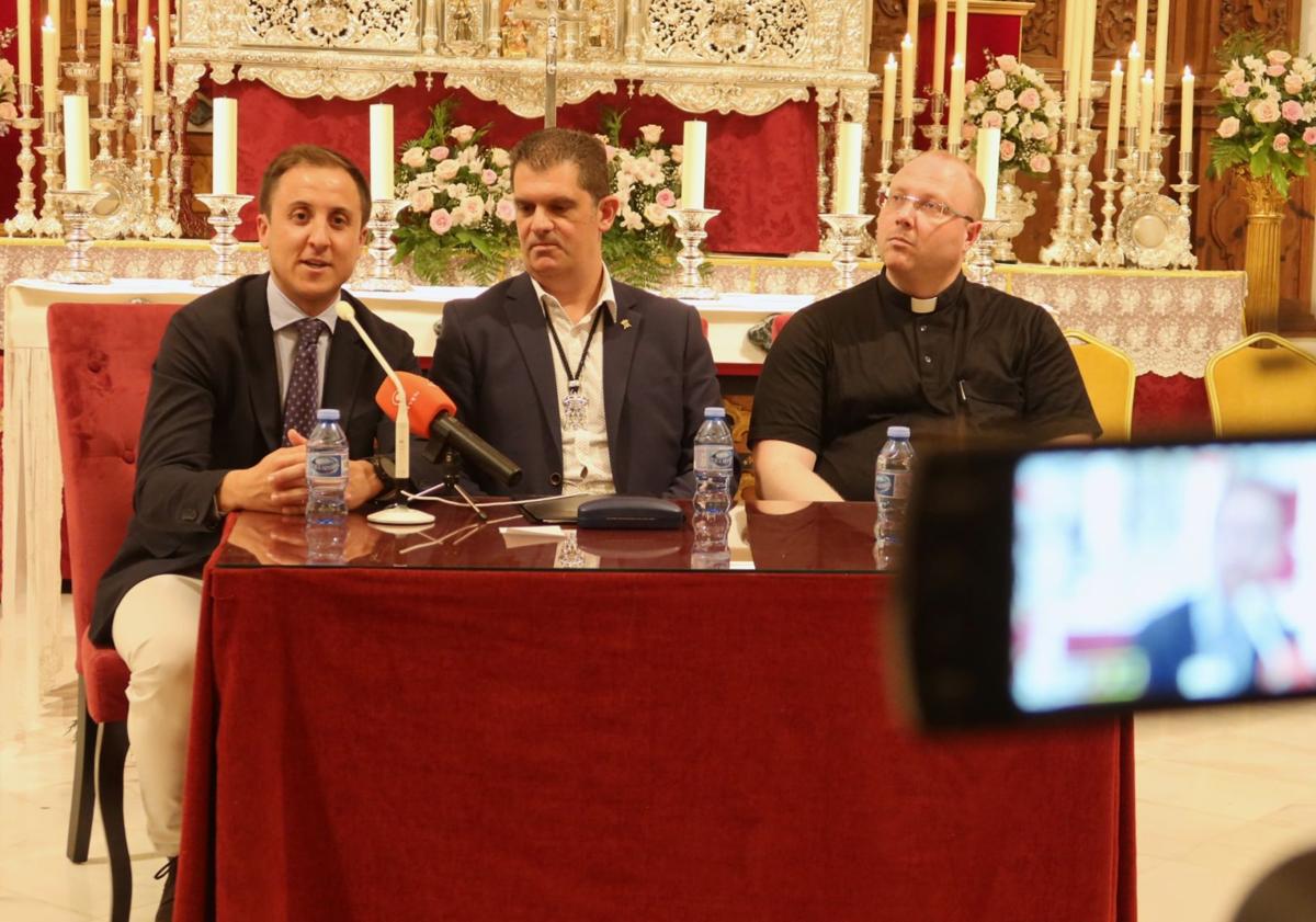Imagen principal - Vera inicia la cuenta atrás hacia el centenario de la coronación de su Patrona, la Virgen de las Angustias