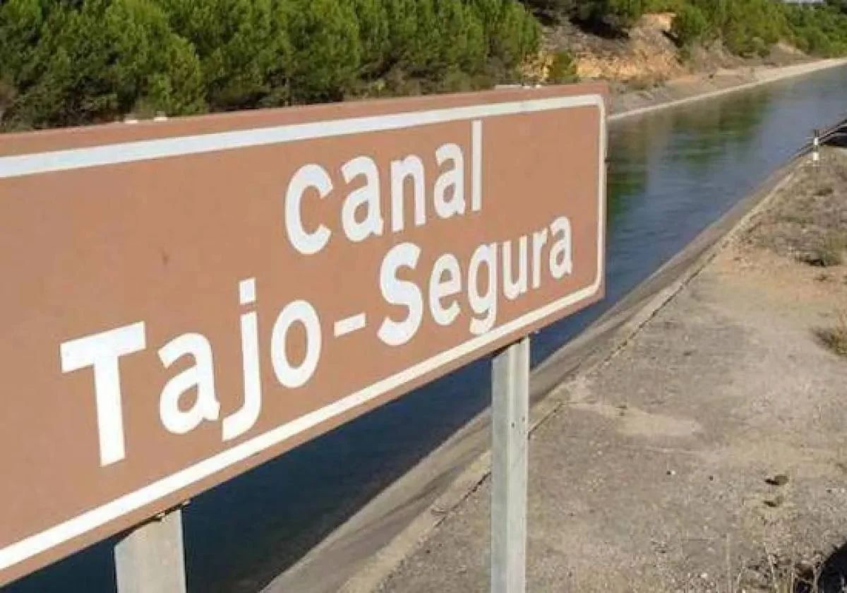 Ediles del Levante protestan en Murcia contra los cambios en el trasvase Tajo-Segura
