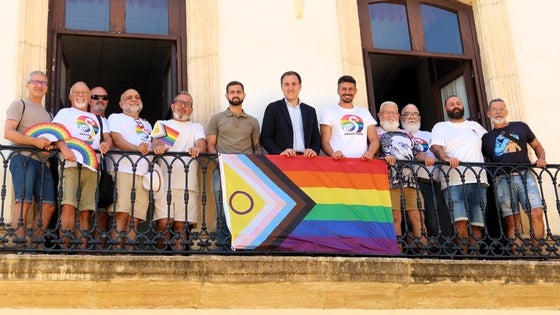 Vera conmemora el Día Internacional del Orgullo LGTBI y reivindica «el derecho a ser»