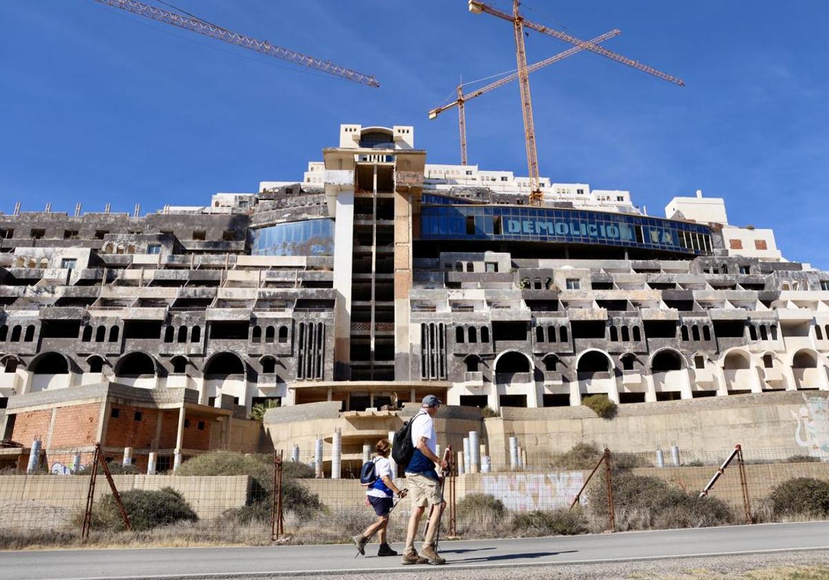El Ayuntamiento de Carboneras votará el viernes iniciar la revisión de la licencia del hotel de El Algarrobico