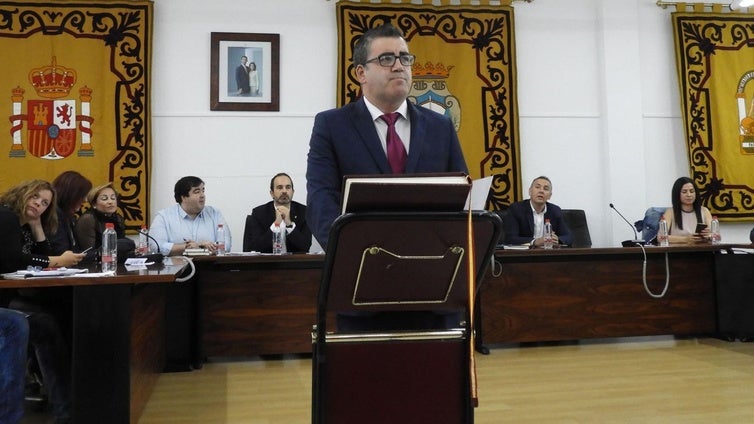 El exalcalde 'popular' de Carboneras Felipe Cayuela se pasa a no adscritos y denuncia «irregularidades»