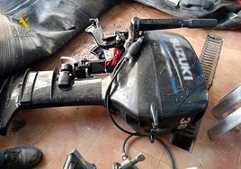 Intervienen una embarcación y dos motores por una infracción de contrabando en Mojácar