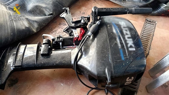 Intervienen una embarcación y dos motores por una infracción de contrabando en Mojácar