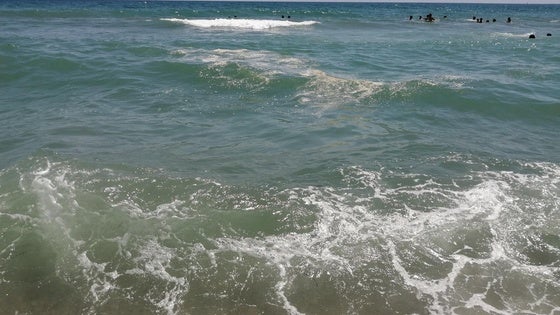 Veraplayazul alerta sobre la suciedad del agua de baño de Vera y reclama medidas a las administraciones