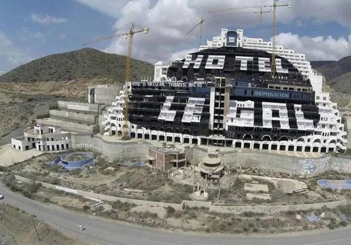 La Junta se persona en la expropiación de El Algarrobico tras más de 5 meses «sin información» del Gobierno