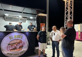 El Huércal Burger Sound abre sus puertas con gran éxito y asistencia de público