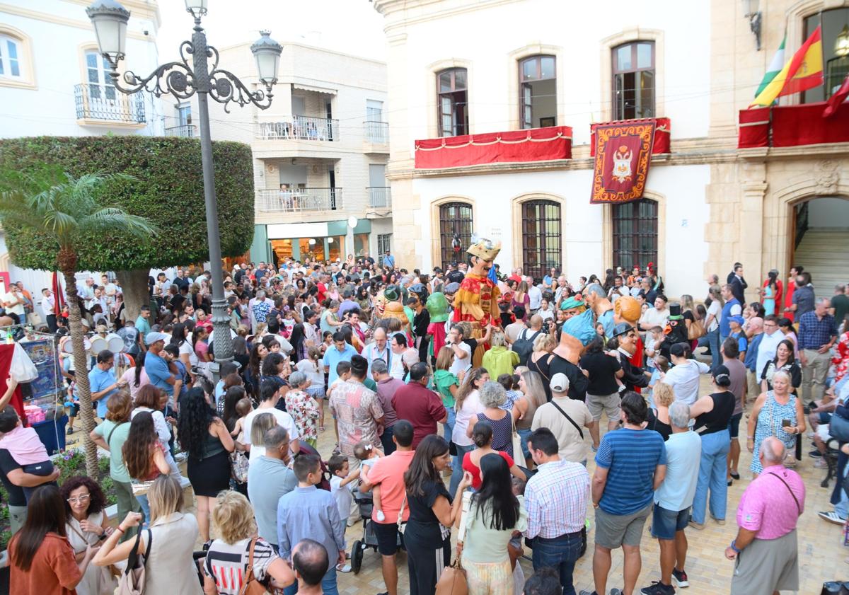 Imagen principal - Vera echa a andar su Feria de San Cleofás con toros y una programación cultural de primera