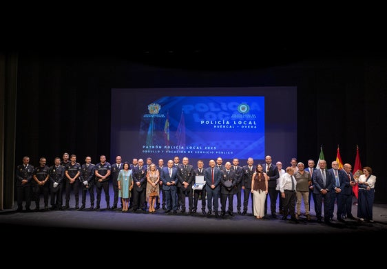 La Policía Local de Huércal-Overa reconoce la labor de varios de sus agentes y de Ginés Martínez Aragón