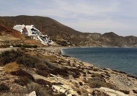 Carboneras alude a su falta de personal para avanzar en la revisión de la licencia de El Algarrobico