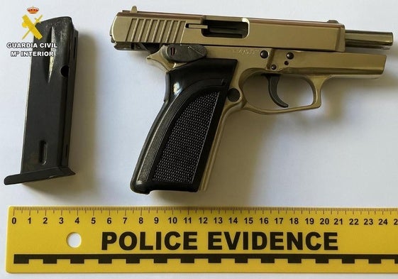 Arma incautada al detenido.