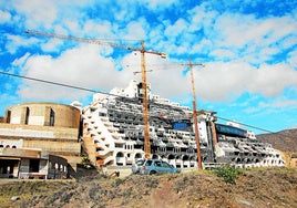 La Junta insiste en la revisión de la licencia del Algarrobico frente a la expropiación del Gobierno