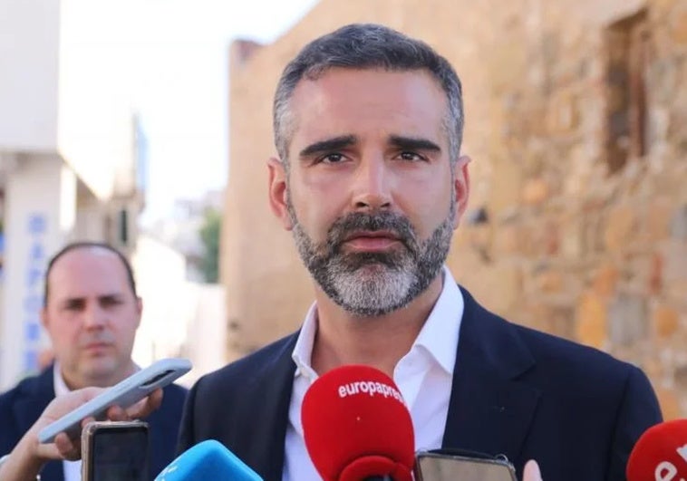 Fernández-Pacheco solicita al alcalde de Garrucha que se cumpla el acuerdo de investidura