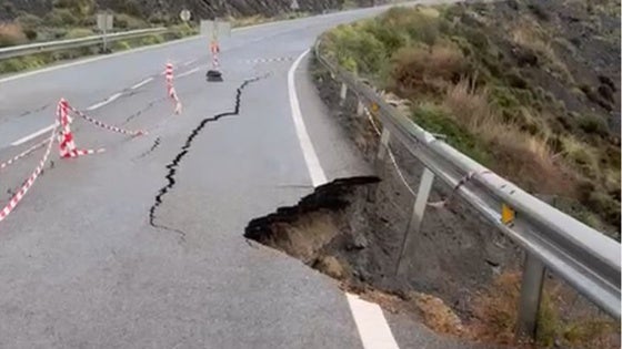 Piden "máxima prudencia" para circular durante el temporal por la AL-7107 debido a el mal estado de la carretera
