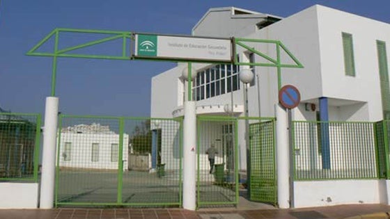 Suspenden la actividad lectiva en el IES Rey Alabez de Mojácar por defectos en la cubierta