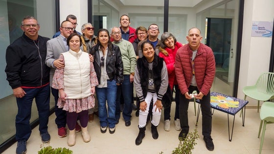 Adultos con discapacidad intelectual estrenan su nuevo hogar en Vera