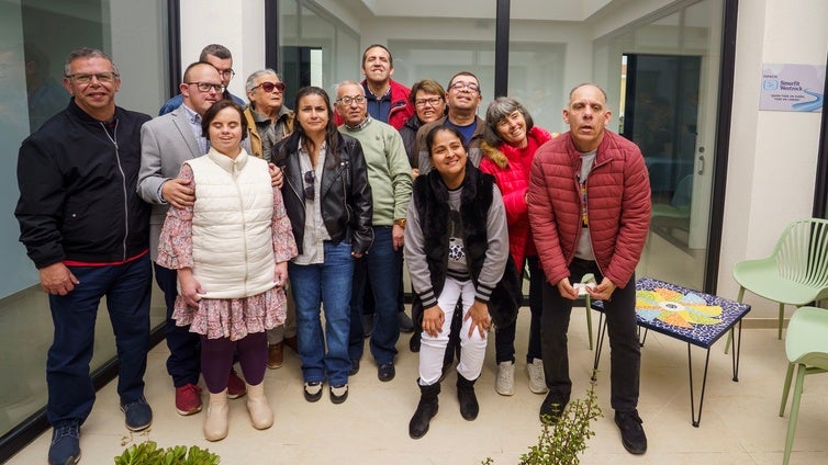Adultos con discapacidad intelectual estrenan su nuevo hogar en Vera