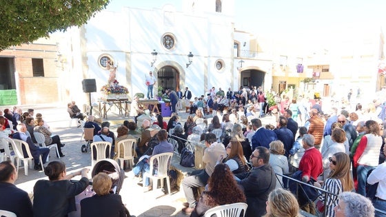 Vera cierra la Semana Santa con la subasta de donativos de los vecinos al Resucitado
