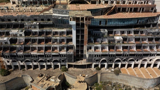 Sanz dice que es la iniciativa de la Junta la que acerca «más que nunca» el derribo definitivo del Algarrobico