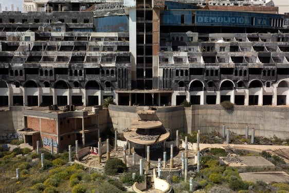 La Junta aguardará a que Carboneras anule la licencia del Algarrobico para abordar con el Estado su demolición
