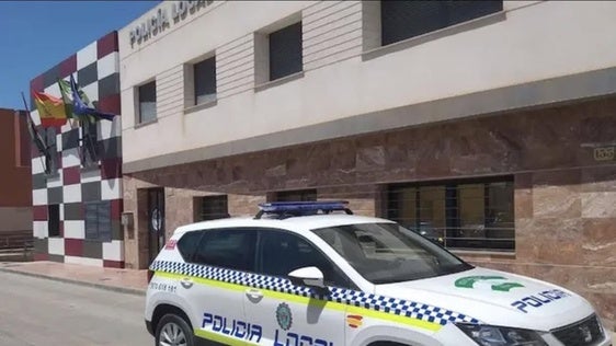Detenido por agredir a la responsable de un supermercado en Pulpí, tras lo que intentó huir en autobús