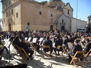 La música sale a la calle en Huércal Overa y se acoge con gran éxito