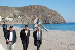 El mar se come la playa de El Ancón de Carboneras