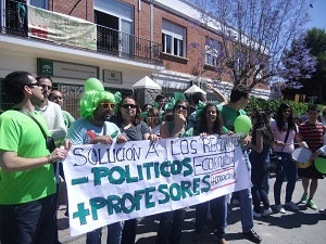 Menos corrupción y más educación, entre pitos y tambores, es lo que se pide en la jornada de huelga en el Levante