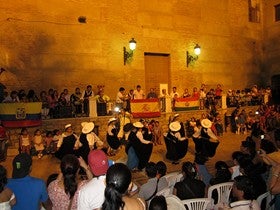 Sabor y música de Bolivia y Ecuador en la plaza Mayor