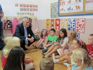 Griñan defiende la igualdad de oportunidades en la inauguración del curso escolar en Bédar