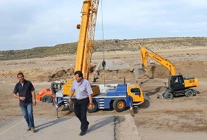 El Alcalde  de Pulpí, visita las obras de reparación de la carretera que une Pulpí con Huércal Overa
